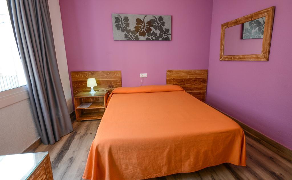 Hostal Ancora Lloret de Mar Bagian luar foto