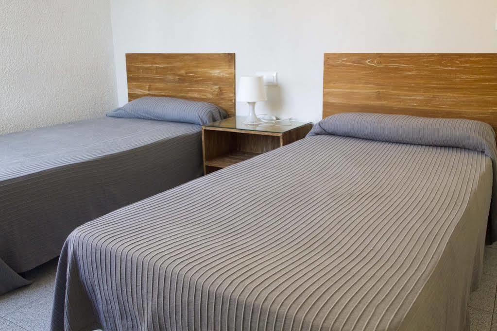 Hostal Ancora Lloret de Mar Bagian luar foto